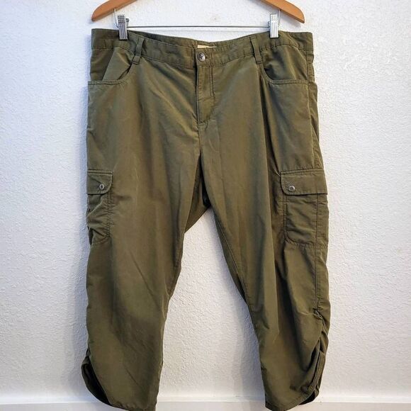 Woolrich Khaki military green ruched Hiking Outdoor Capri Cargo Pants Flattering - Picture 1 of 6